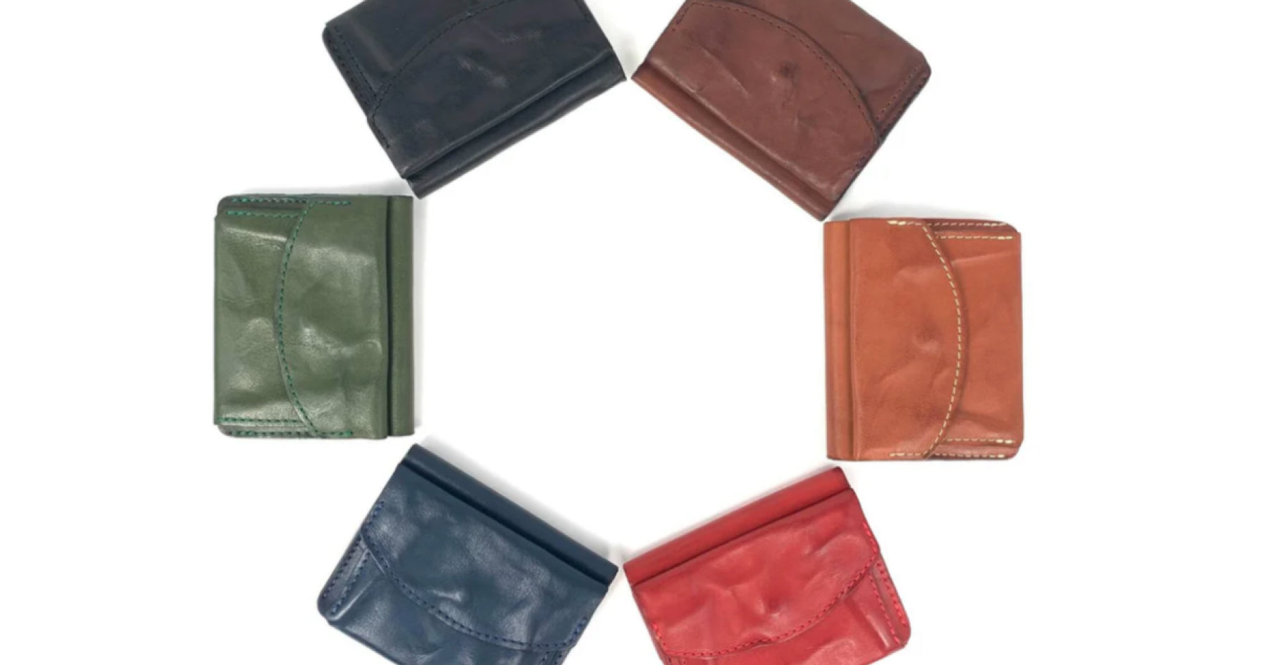 焦茶色、茶色、赤、青、緑、黒の財布が円状に並んでいる。