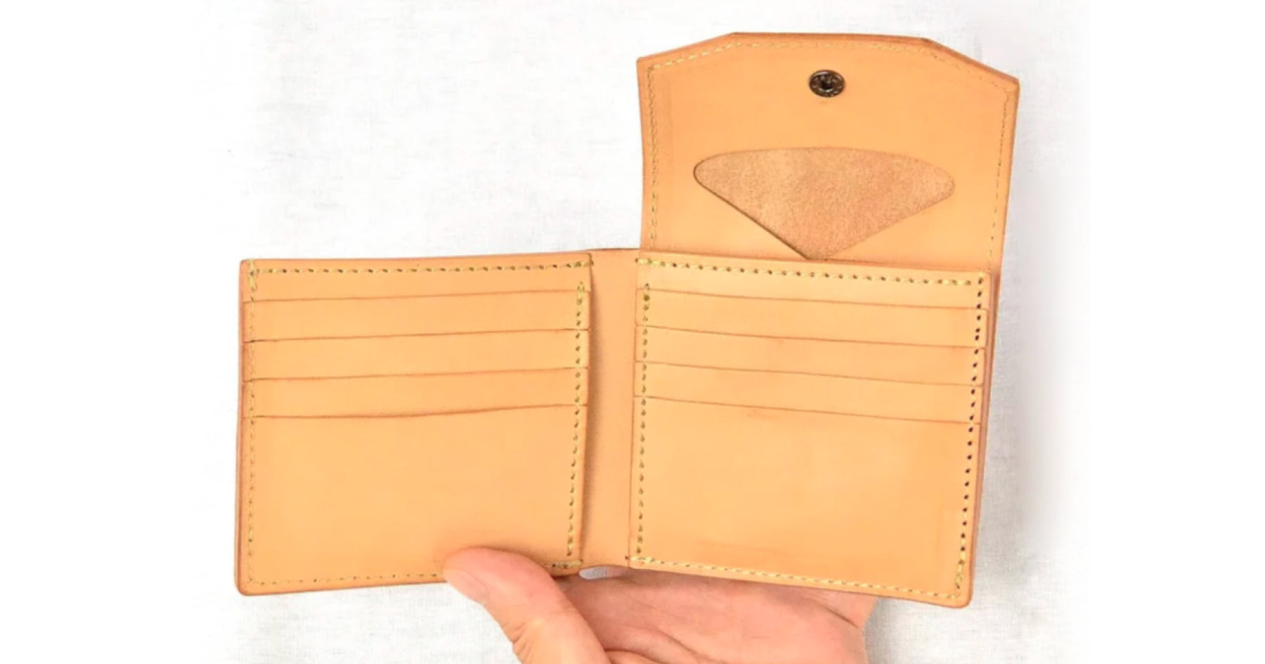 オレンジ色の財布
