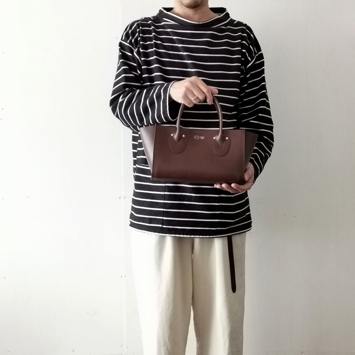 annak ヨコ長ハンドバッグ